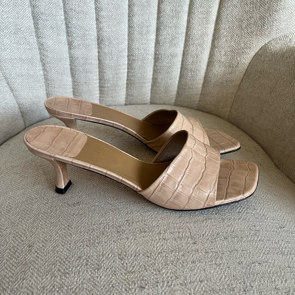SOLD Stuart Weitzman Kitten Heeled Mules Peep Toe - Picture 4 of 7